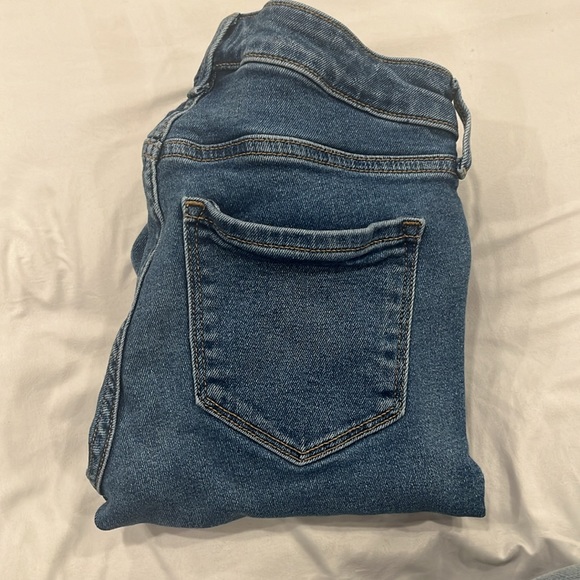 Like New Rockstar Super Skinny Midrise Size 2 Old Navy Jeans - Picture 7 of 7